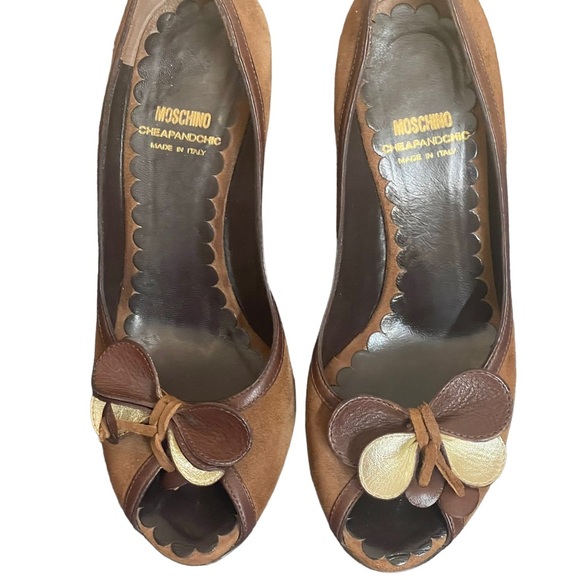 Vintage Moschino Cheap and
Chic Suede Bow Pumps size 37(7) - Picture 5 of 13